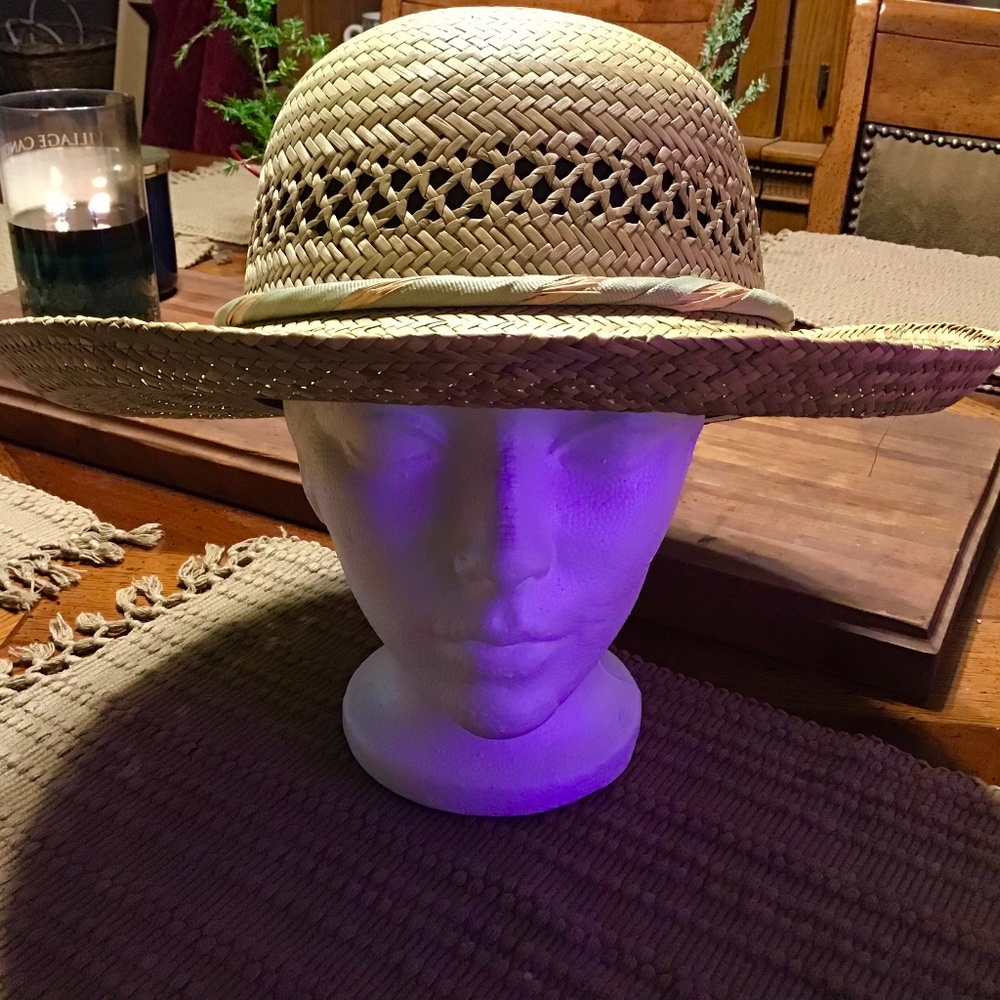 Sun hat, one size fits all, never used.